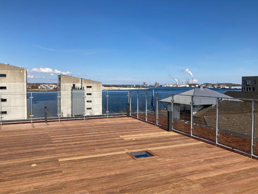 Bobach tagterrasse med belægning